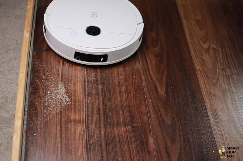 Yeedi Vac 2 Pro saugt entlang der Leisten